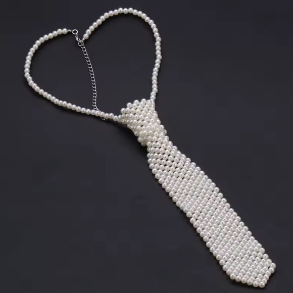 Anthropologie Accessories - Elegant Pearl Beaded Necklace Tie